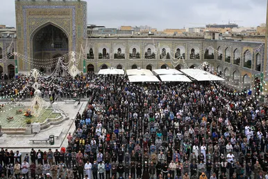 اقامه نماز عید فطر در حرم مطهر رضوی‎