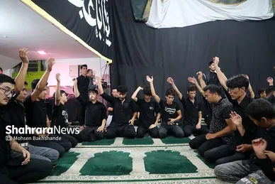 عکس‌هایی از مراسم علم کشیِ مهاجران افغانستانی در گلشهر مشهد