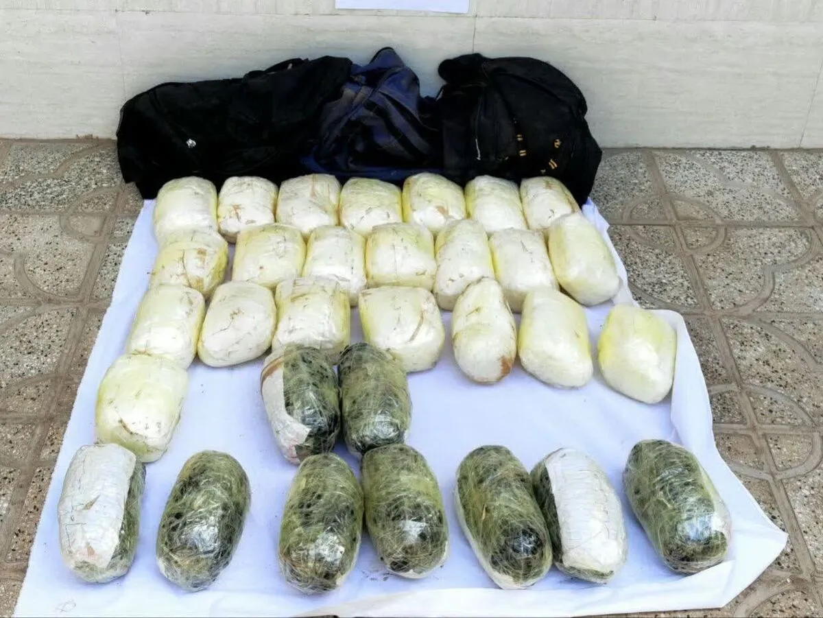 کشف ۳۰ کیلو و ۶۰۰ گرم مخدر «شیشه» در هنگ مرری تایباد (۹ تیر ۱۴۰۳)