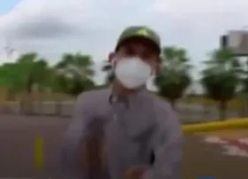سرقت مسلحانه از خبرنگار هنگام پخش زنده + فیلم