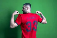 پول آمد، آقاسی استقلالی شد