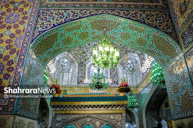 آیین تعویض گل‌های ضریح مطهر رضوی