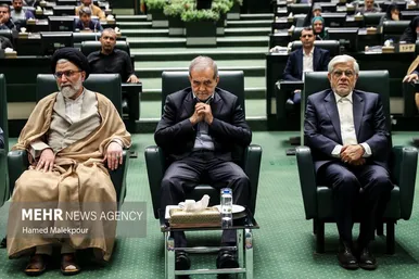 عکس‌هایی از رئیس جمهور در جلسات رای اعتماد وزرای پیشنهادی