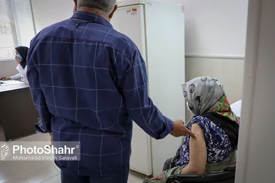 واکسیناسیون سالمندان بالای ۸۰ سال در مشهد