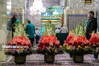 آیین تعویض گل‌های ضریح مطهر رضوی