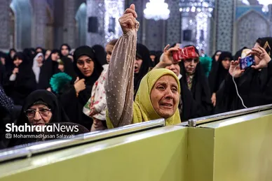 تصاویری از اجتماع مردمی در حرم امام رضا (ع) در پی شهادت سید حسن نصرالله