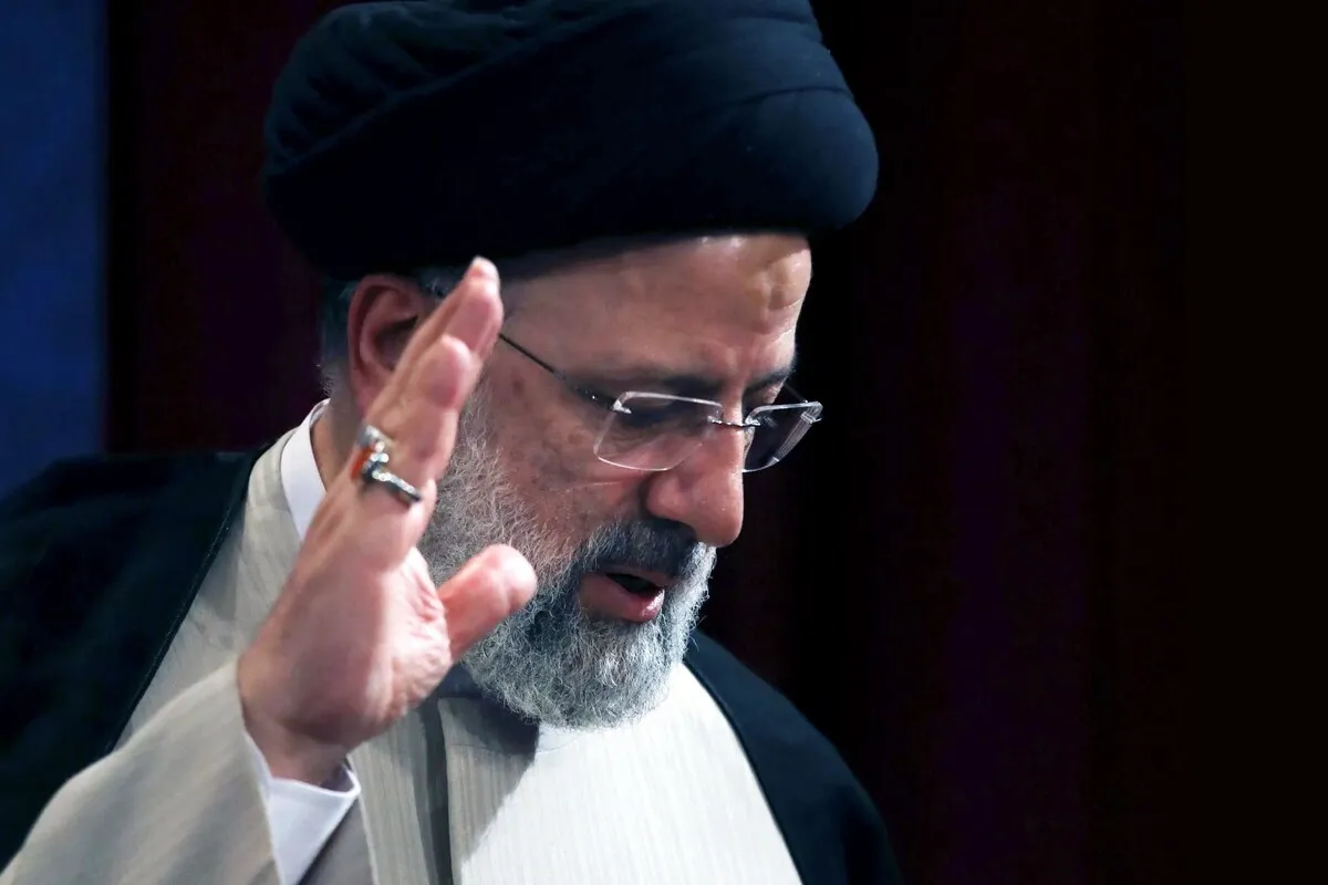ویدئو | لحظاتی از غبارروبی مضجع شریف امام‌رضا(ع) توسط رهبر معظم انقلاب و شهید آیت‌الله رئیسی