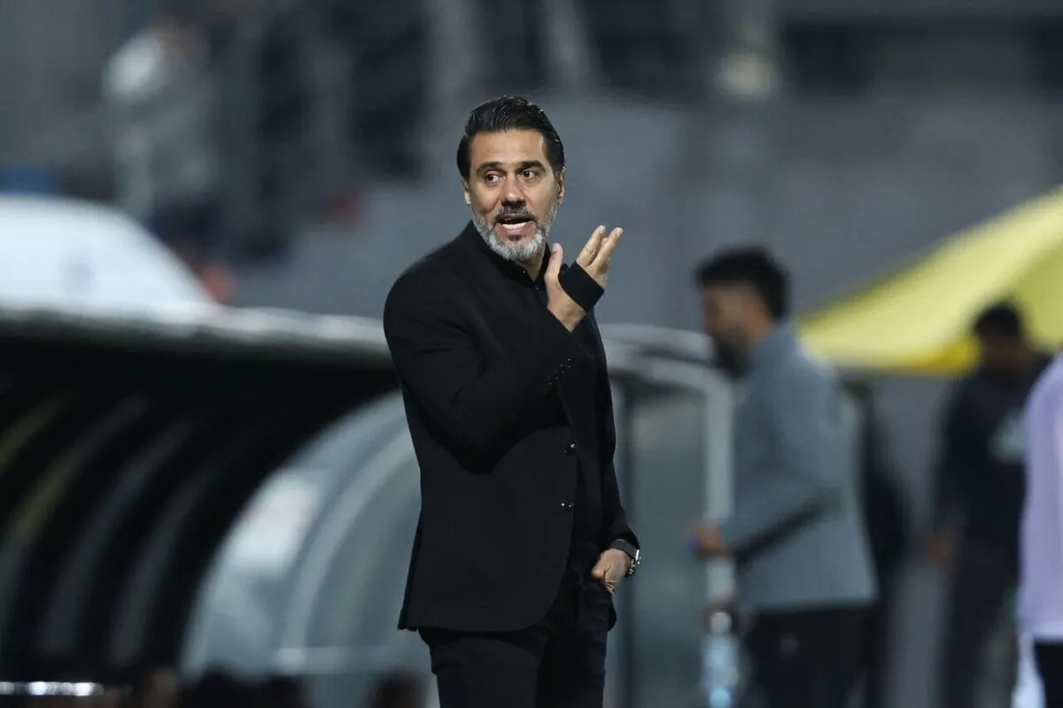 افشین پیروانی در پرسپولیس ماندنی شد