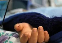 دختر خردسال بر اثر خوراندن مشروبات الکلی در تهران جان باخت (۱ شهریور ۱۴۰۲)