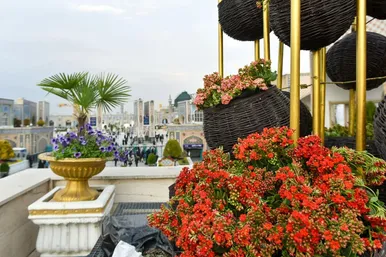 گل‌آرایی حرم مطهر رضوی در آستانه عید نوروز
