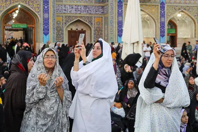  چراغانی حرم مطهر رضوی به مناسبت دهه کرامت