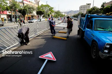 گزارش تصویری | جمع‌آوری نرده‌های بی‌آرتی خیابان امام رضا(ع) به منظور ایمن‌سازی مسیر تشییع پیکر رهبر شهید در مشهد