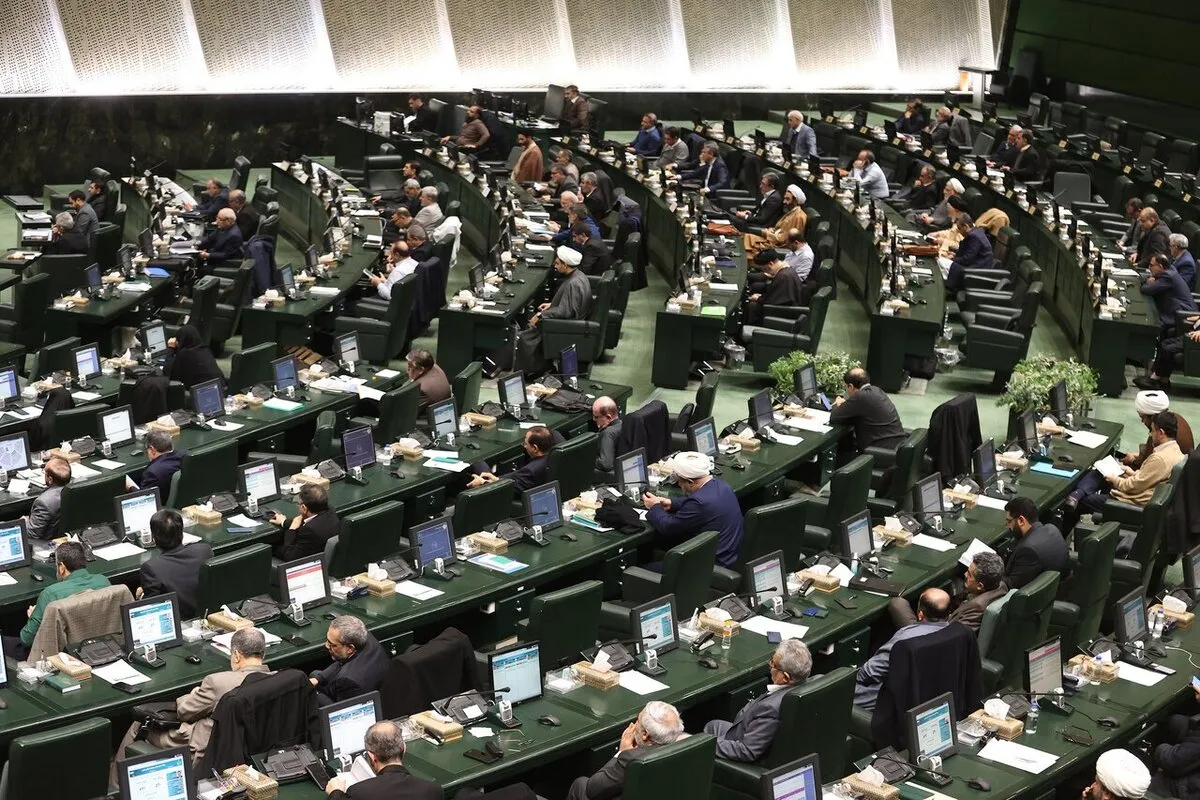 نمایندگان مجلس: دشمنان بیرونی در دعوای خانوادگی دخالت نکنند