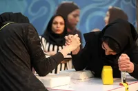 قدرت‌نمایی بانوان مشهدی در رقابت‌های مچ‌اندازی