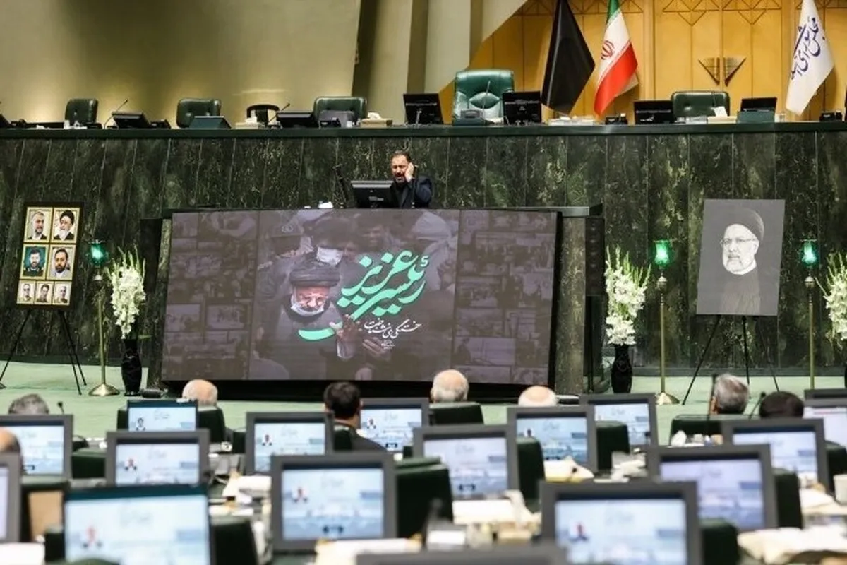 مجلس در سوگ رئیس جمهور شهید