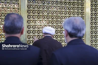 گزارش تصویری | آئین اذن عزای حسینی و تعویض پرچم گنبد حرم مطهر رضوی همزمان با آغاز ماه محرم