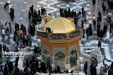 عکس‌هایی از مراسم تعویض پرچم گنبد حرم امام رضا (ع) (۱۷ شهریور ۱۴۰۳)