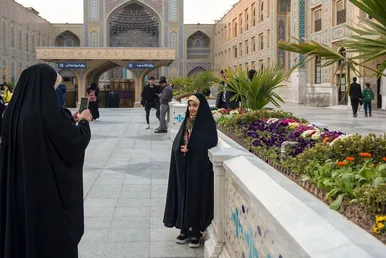 گل‌آرایی حرم مطهر رضوی در آستانه عید نوروز