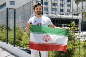 حضور اینفلوئنسر معروف آمریکایی در کمپ تیخوانا برای حمایت از تیم ملی ایران