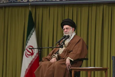 گزارش تصویری | دیدار مداحان و شاعران اهل‌بیت‌(ع) با رهبر معظم انقلاب (۲ دی ۱۴۰۳)