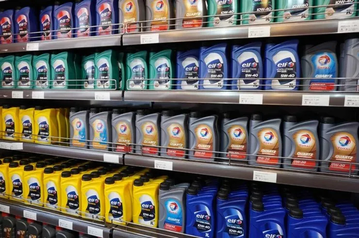 قیمت «روغن موتور» در بازار چند است؟ امروز (۲۵ آبان‌ماه ۱۴۰۰) + جدول