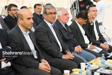 آیین بهره‌برداری و آغاز عملیات اجرایی ۲۹۶ مگاوات نیروگاه خورشیدی