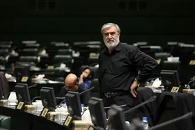 عزیزی: ایران مالکیت غیرقابل مذاکره بر جزایر و آب&zwnj;های خلیج فارس را حفظ خواهد کرد