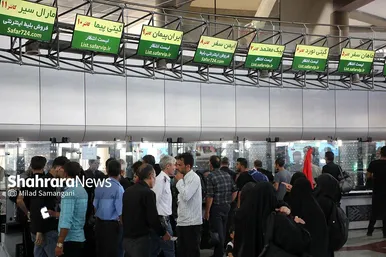 بازگشت زائران پیاده از طریق پایانه مسافربری مشهد در روز پایانی صفر