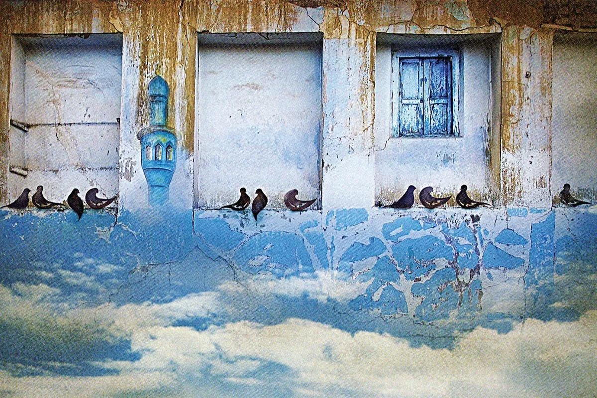 رد نور بر چشم های بسته یک خانه
