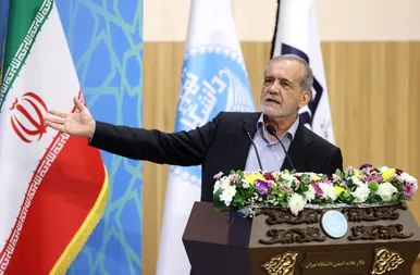 گزارش تصویری | عکس‌هایی از حضور رئیس جمهور در مراسم آغاز سال تحصیلی دانشگاه‌ها در دانشگاه تهران