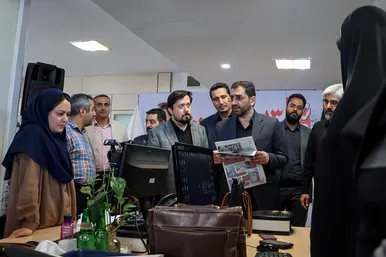 حضور شهردار مشهد در روزنامه شهرآرا به مناسبت روز خبرنگار