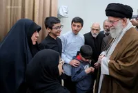 روایتی از دیدار خانواده شهیدان معصومه کرباسی و رضا عواضه با رهبر انقلاب