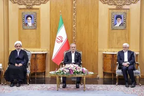 پزشکیان پیش از عزیمت به پاکستان: ارتباطات ایران و پاکستان را به نزدیک ۱۰ میلیارد دلار ارتقاء می&zwnj;دهیم