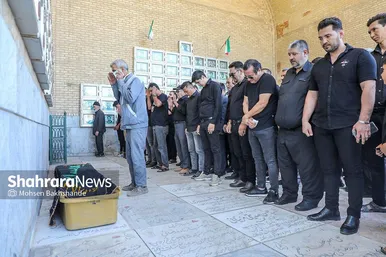 عکس‌هایی از تشییع پیکر پدر خداداد عزیزی در مشهد