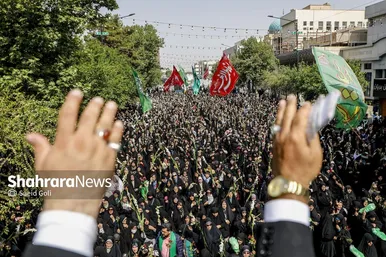 گزارش تصویری | آیین گلباران حرم امام‌رضا(ع) در نخستین روز دهه کرامت ۱۴۰۴