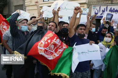 تجمع افغانستانی‌های مقیم تهران و مشهد در مقابل کنسولگری پاکستان