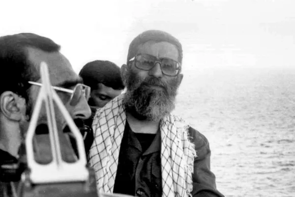 تصاویری از حضور آیت‌الله خامنه‌ای در مانور «شهادت» در خلیج‌فارس (سال ۱۳۶۶)