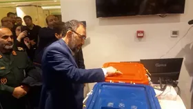 استاندار خراسان رضوی و فرماندار مشهد رای خود را به صندوق انداختند + فیلم