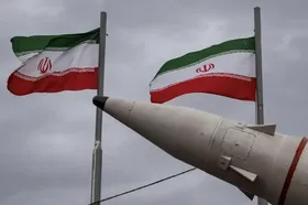 معاون نیروی دریایی سپاه: آمریکا در موضع التماس برای توافق با ایران است