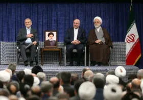 ویدئو | لحظه تحویل دفتر رئیس جمهوری به مسعود پزشکیان پس از مراسم تنفیذ
