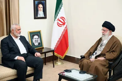 عکس‌هایی از دیدارهای سال‌های گذشته شهید هنیه با رهبر انقلاب اسلامی