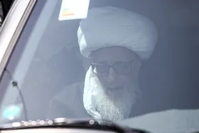 آیت&zwnj;الله وحید خراسانی در دسته عزاداری حضور پیدا کرد + عکس