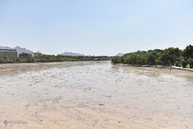 جاری شدن آب در زاینده رود
