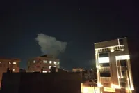 مصدومیت ۷ نفر در حمله دشمن آمریکایی به بندرعباس | تجاوز جنگنده‌های دشمن با ۸ انفجار در قشم (۲۵ تیر ۱۴۰۵)