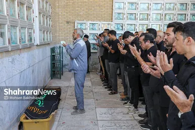 عکس‌هایی از تشییع پیکر پدر خداداد عزیزی در مشهد