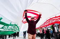 مردم بدون توجه به تهدیدات دشمن با شور و هیجان فراوان به میدان آمدند