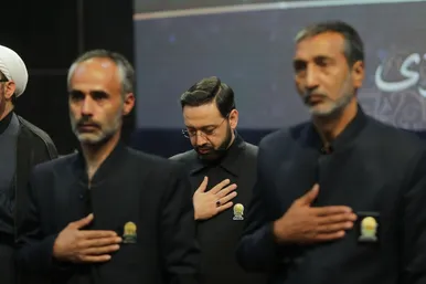 عکس‌هایی از شهید مالک رحمتی در حرم امام‌رضا(ع)