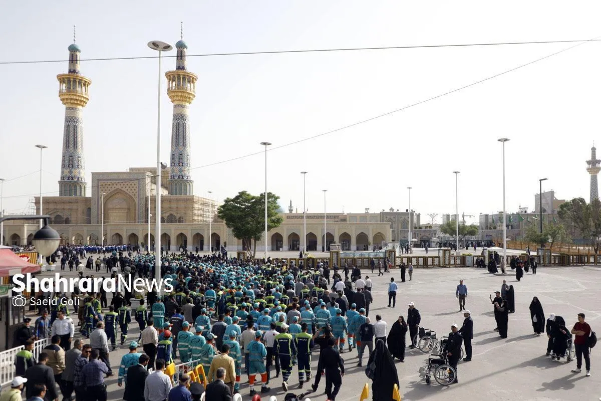 زیارت نیابتی با طعم عشق و اخلاص | روایتی از  زیارت کارگران مشهدی به  نیابت از  همه کارگران ایران