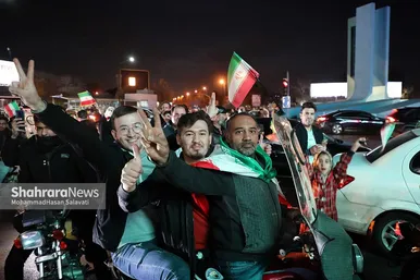 شادی مردم مشهد بعد از برد تیم ملی ایران