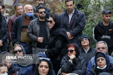 حضور هنرمندان در مراسم تشییع پیکر بیتا فرهی